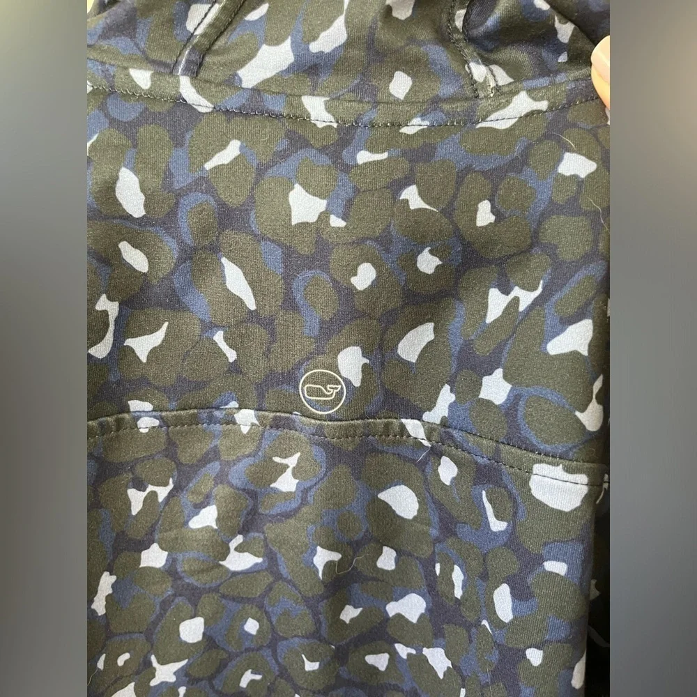 NWT, Camo 1/4 zip Vineyard Vine shep shirt with hood